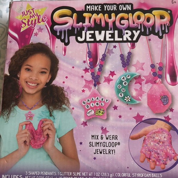 Make your own slimy jewelry - Picture 5 of 5